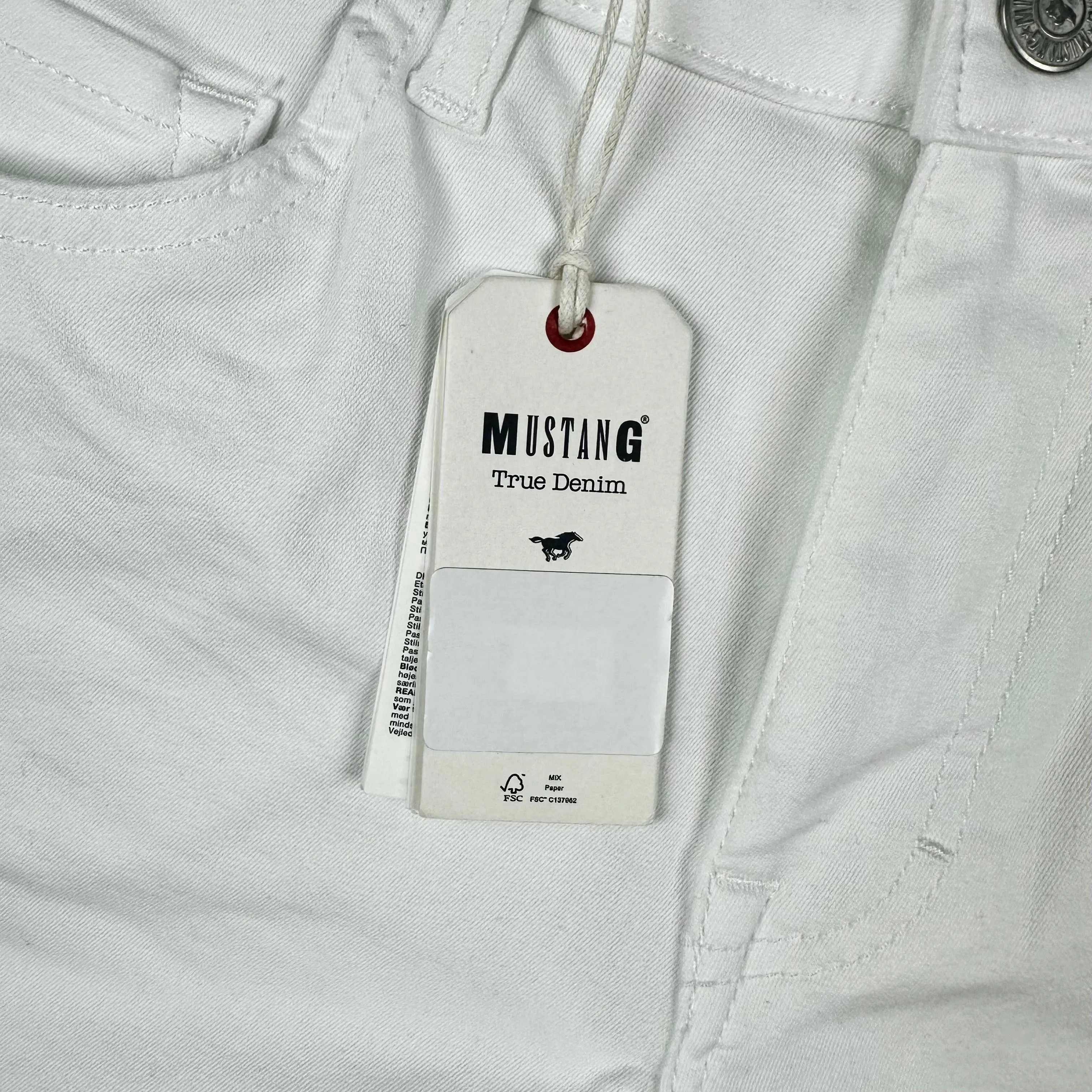 NWT- Mustang 'Rebecca' Slim White Jeans- Size 30/30